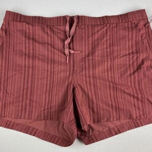 Men's Athletic Shorts in Striped Burgundy